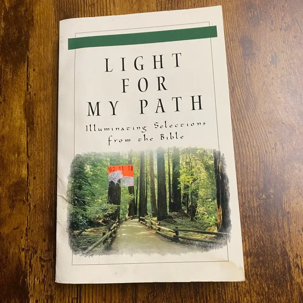 Light For My Path: Illuminating Selections From the Bible - Paperback 157748536X